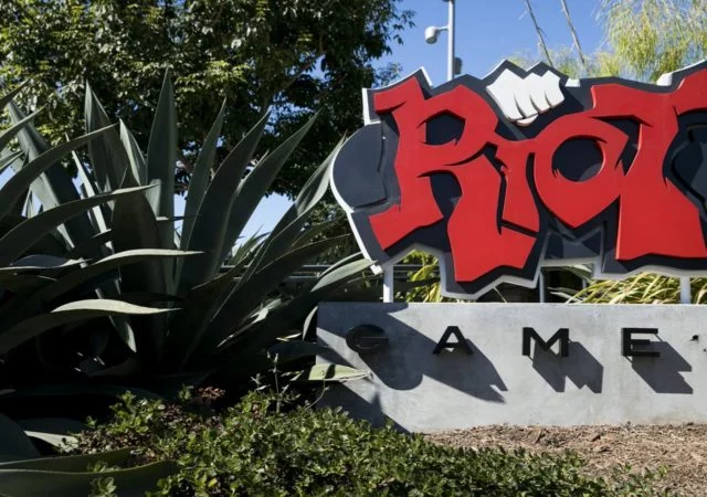 riot-games-fighting