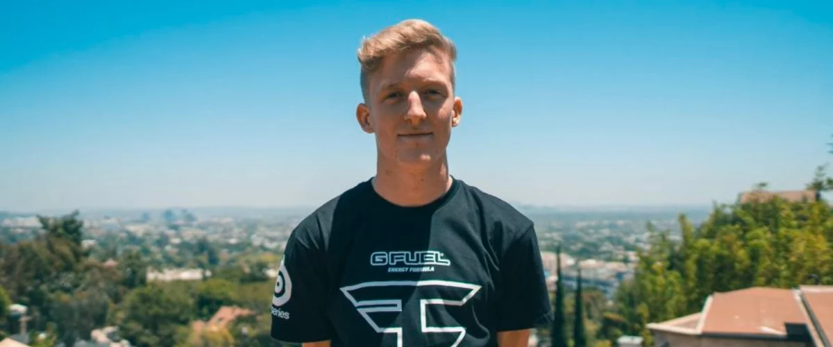 Tfue çmendet pasi shkatërrohet nga hakeri me aimbot në Fortnite