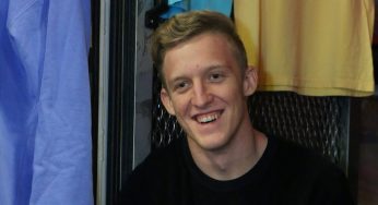 Tfue mahnitet pasi një glitch e teleporton në Fortnite