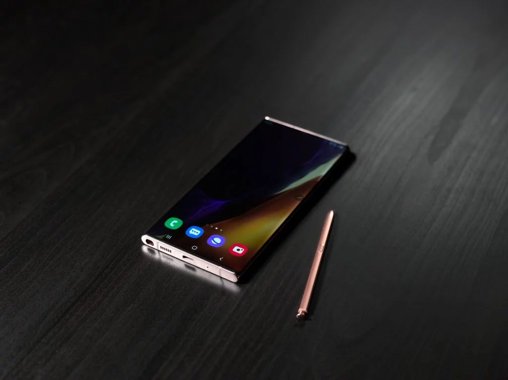 07_galaxynote20ultra_spen_lifestyle_image