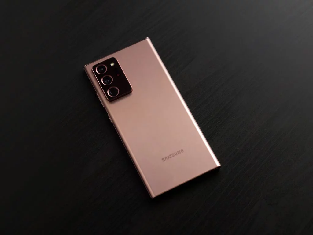09_galaxynote20ultra_lifestyle_image