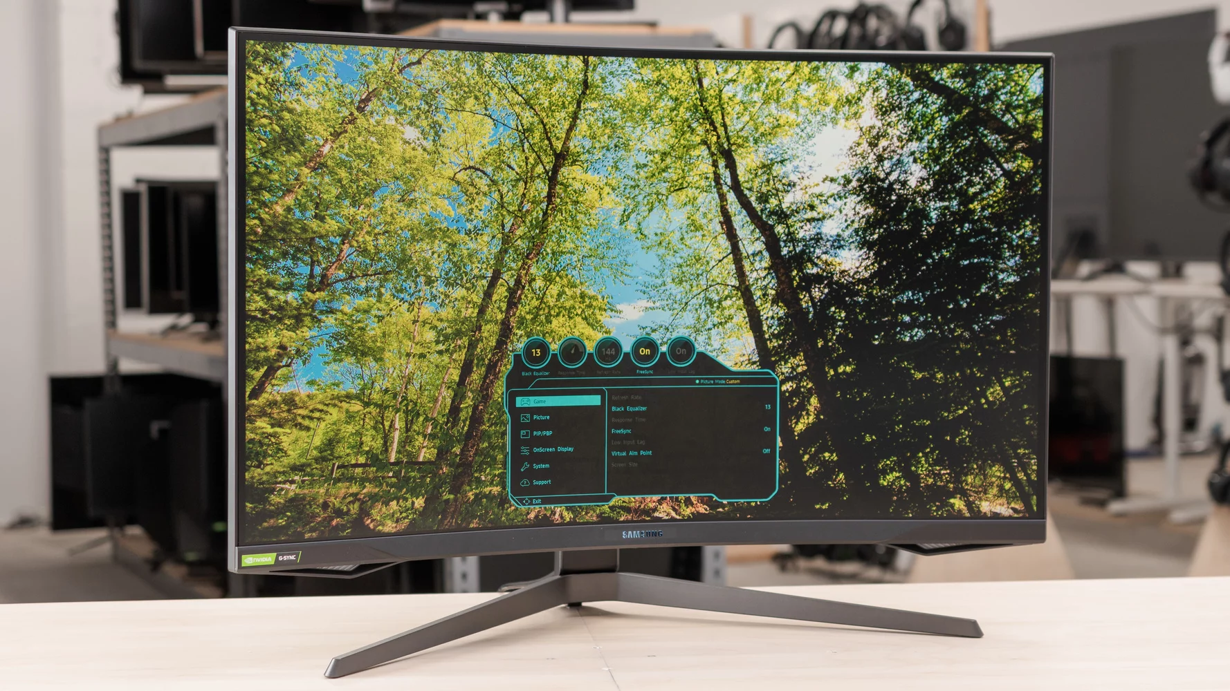odyssey-g7-design-medium