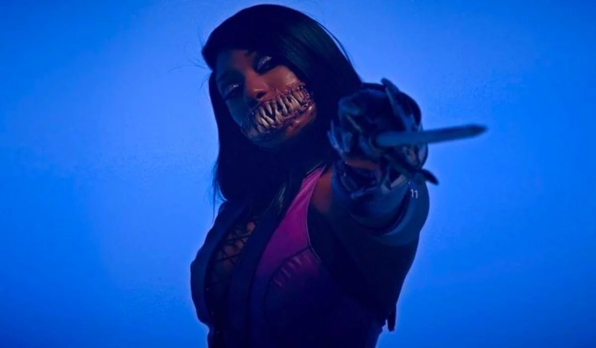 Megan Thee Stallion vishet si Mileena për një reklamë të Mortal Kombat