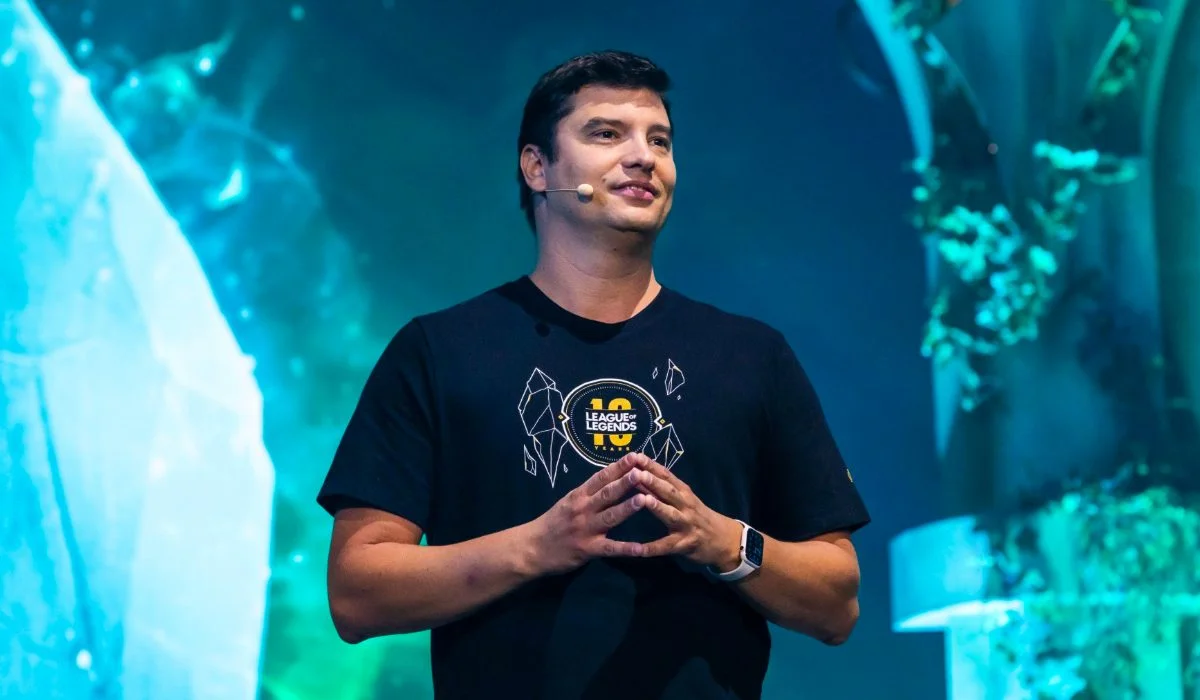 CEO i Riot Games paditet për ngacmim seksual