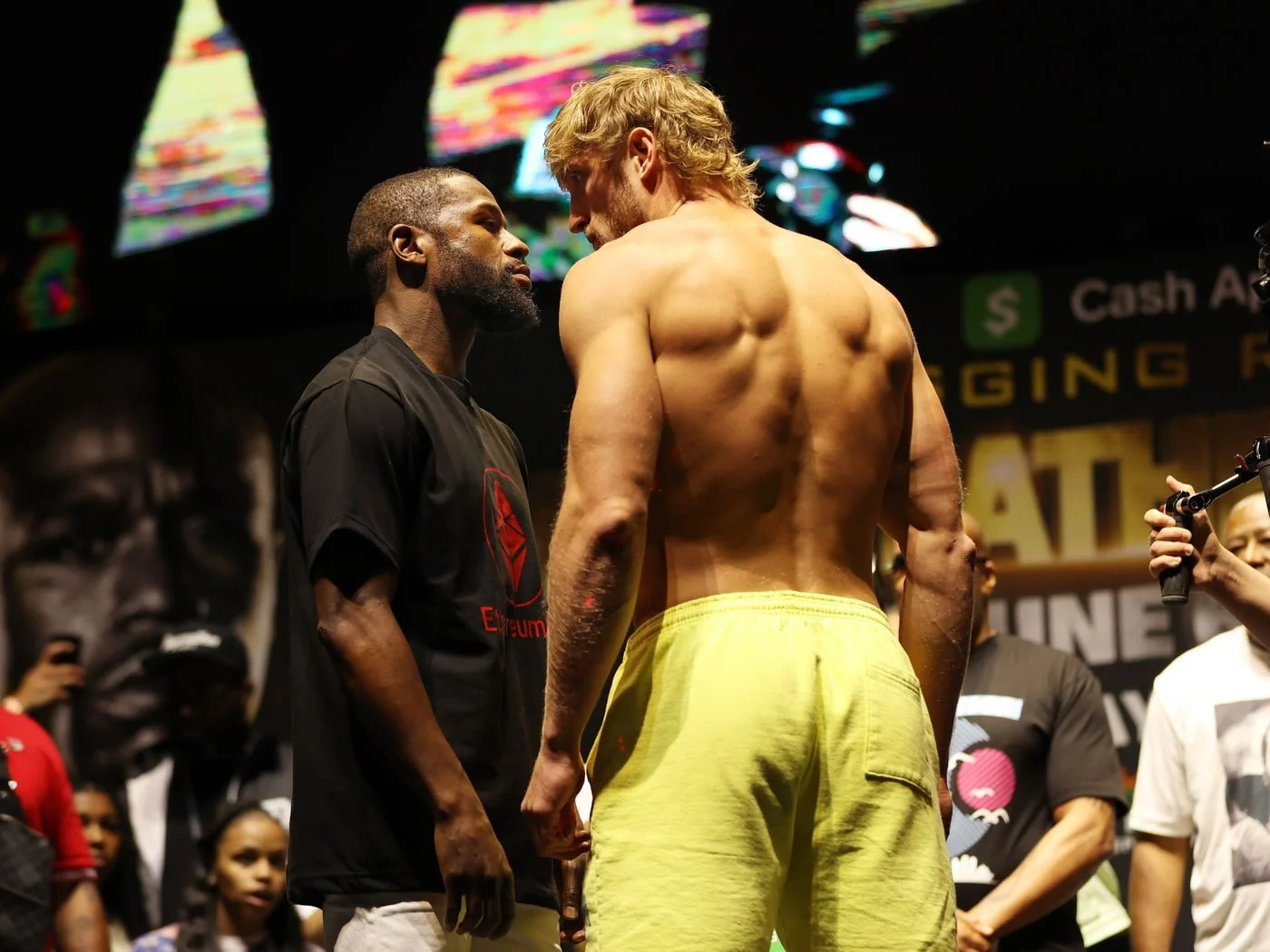 paul-vs-mayweather Logan Paul, Floyd Mayweather