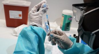 Pfizer thotë se doza e tretë ju mbron nga varianti “Delta” i COVID-19
