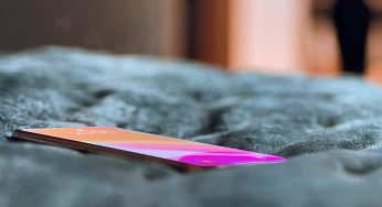 Një iPhone 13 pa notch shfaqet në një serial të Apple TV+