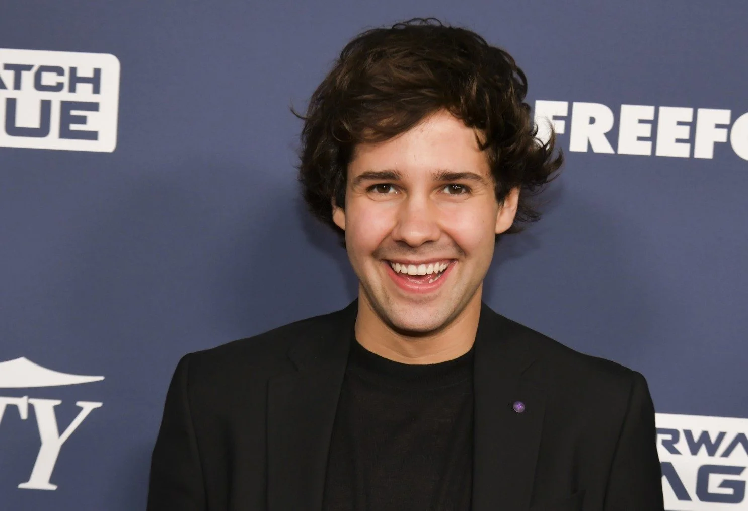 David Dobrik pretendon se nuk ka fituar para nga YouTube për katër vjet