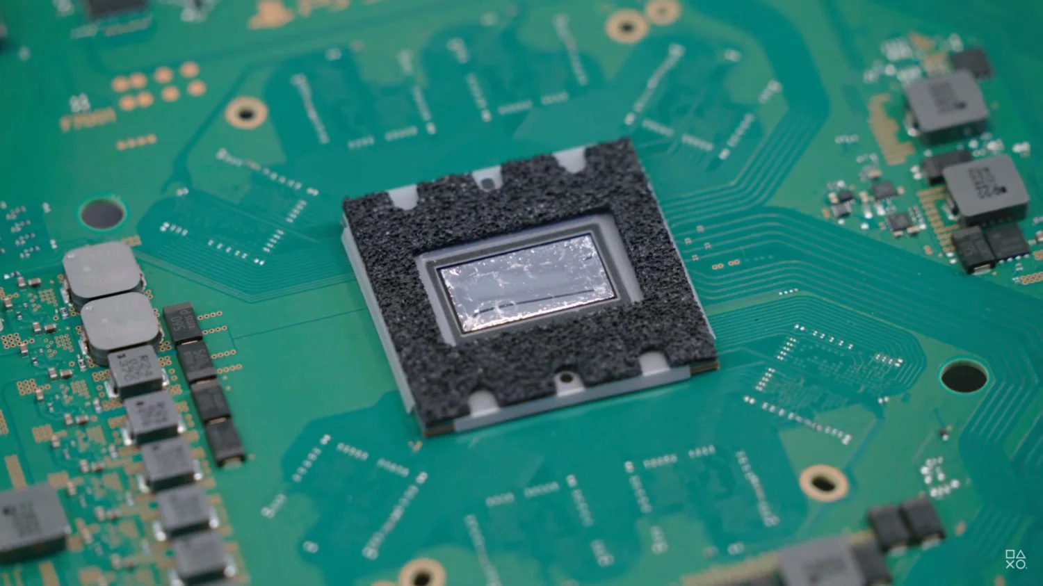 84874_3_sony-exports-mysterious-console-prototypes-to_full